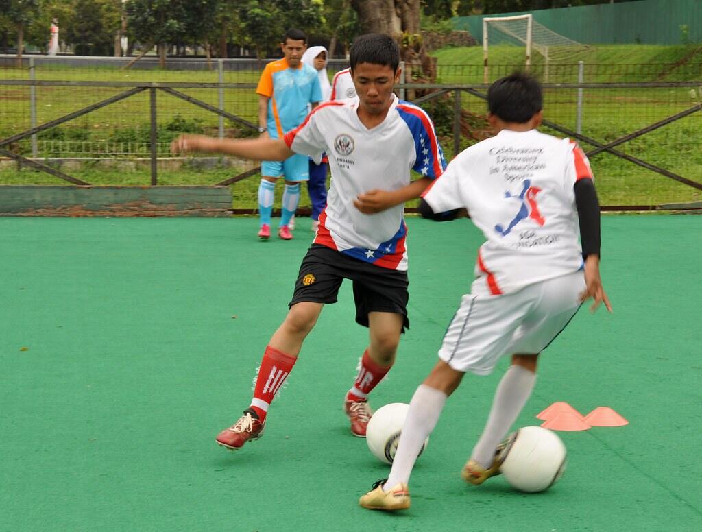 Players contesting the ball on a synthetic turf